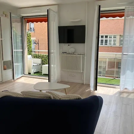 42m Terrace Parigi